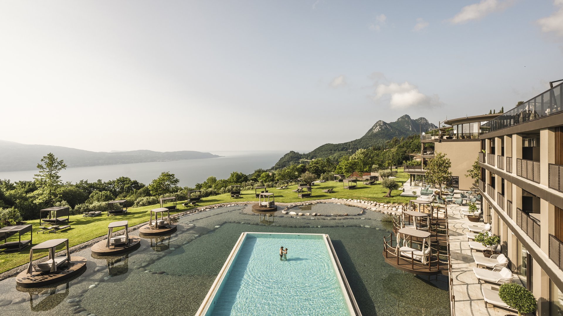 Lavorare presso STROBLHOF LAKE GARDA Active Family & SPA Resort Lavorare presso STROBLHOF LAKE GARDA Active Family & SPA Resort