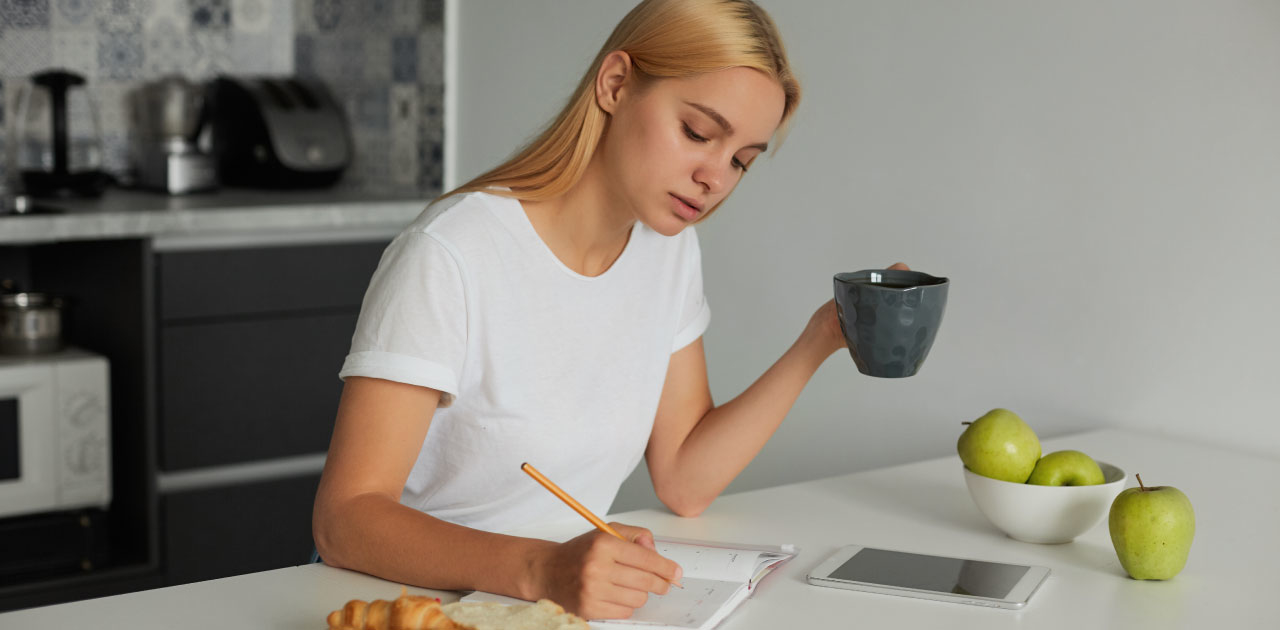 Hast du Morgenrituale? Praktische Beispiele für einen energievollen Arbeits(all)tag Hast du Morgenrituale? Praktische Beispiele für einen energievollen Arbeits(all)tag