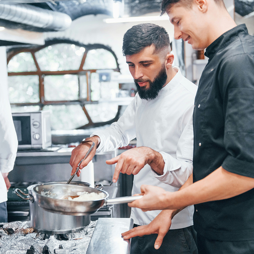 La professione di chef: Sviluppa la tua passione per la cucina in Alto Adige